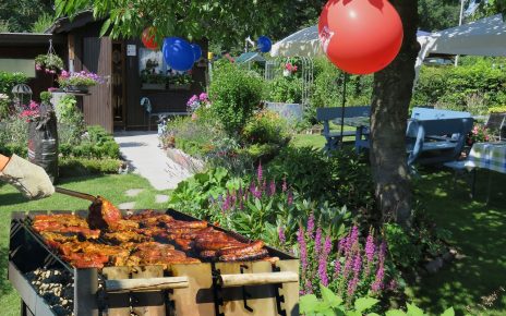 Impreza grillowa w ogródku: jak zaplanować udany wieczór?