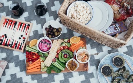 Imprezy plenerowe w stylu vintage - jak urządzić niezapomniany piknik